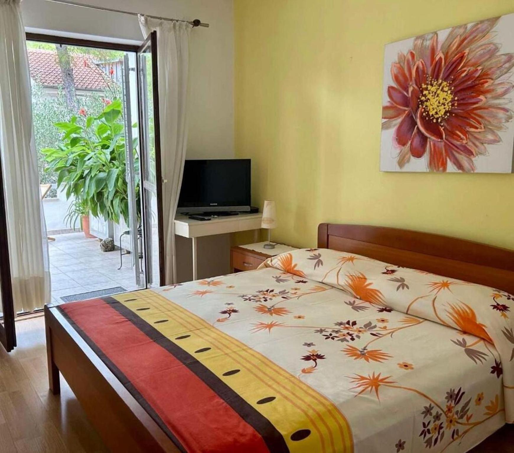 Apartments Matkov - Quite And Peaceful Location Jelsa  Exterior photo